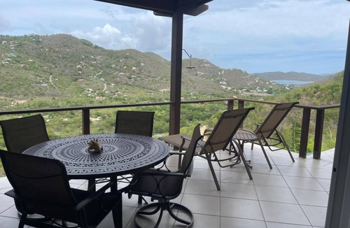 Estate Carolina House | Banana Sweet Top! 2 BEDROOM! Great for families or 2 couples.