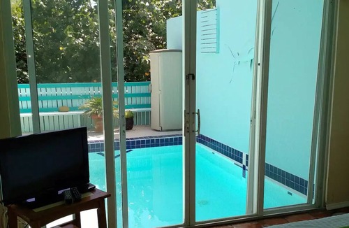 Estate Smith Bay Condo | Beach Condo With Private Pool