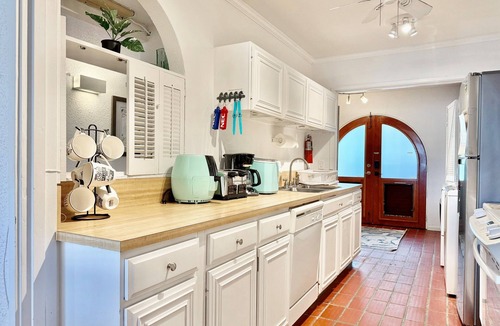 Nazareth Condo | Beachfront 2brms, Pool, Ocean Views, Restaurants