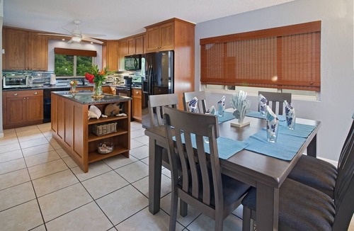 Nazareth Condo | Beachfront-3 Bedroom -Pool-Gym-Walk to Restaurants