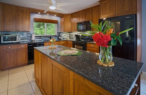 Nazareth Condo | Beachfront-3 Bedroom -Pool-Gym-Walk to Restaurants