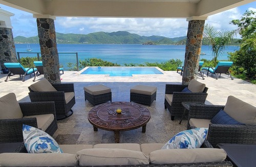 Estate Hansen Bay Villa | BEACHFRONT 5 BEDROOM VILLA–POOL, SOLAR, PRIVATE