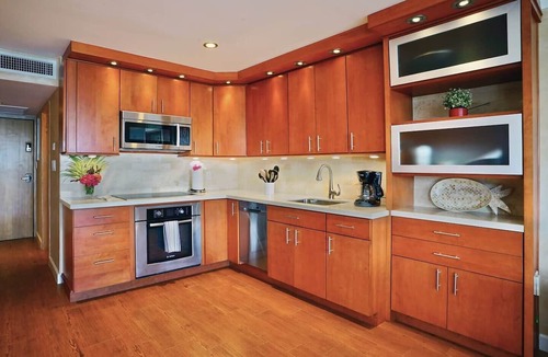 Red Hook Condo | Beachfront, Corner Unit Sapphire, Restaurants, Pool