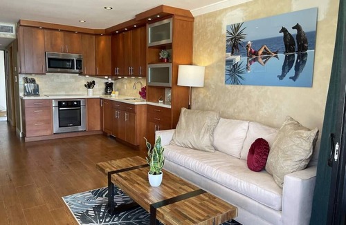 Red Hook Condo | Beachfront, Corner Unit Sapphire, Restaurants, Pool