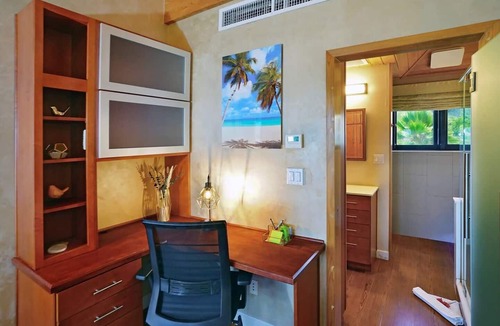 Red Hook Condo | Beachfront, Corner Unit Sapphire, Restaurants, Pool