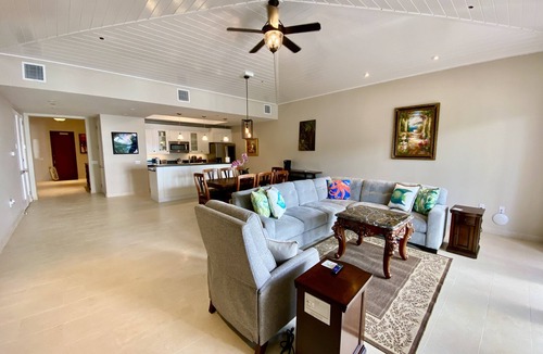 Estate Chocolate Hole and Great Cruz Bay Villa | Beachfront-Jacuzzi,Kayaks, SUPs, Snorkel Gr, No Stairs, Near Town -GENERATOR