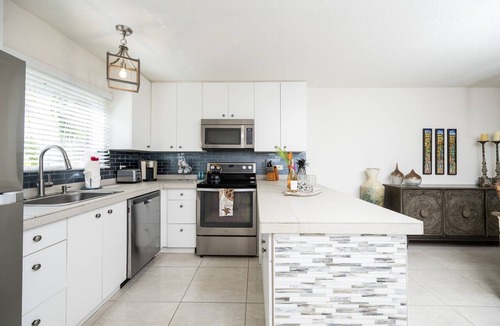 Nazareth Condo | Beachfront, Ocean Views, 2 bed, Poolside, Gym