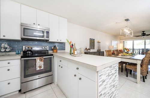 Nazareth Condo | Beachfront, Ocean Views, 2 bed, Poolside, Gym