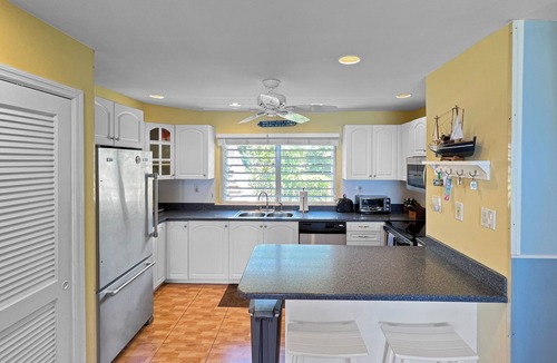 Cotton Valley Condo | Beachy 2 Bedroom Coakley Bay Condo with AC, pool and backup generator.