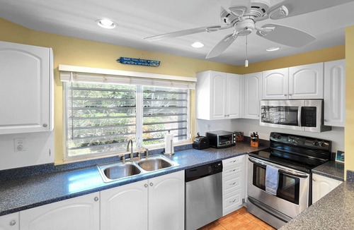 Cotton Valley Condo | Beachy 2 Bedroom Coakley Bay Condo with AC, pool and backup generator.