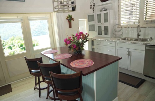 Peterborg House | Beautiful Bungalow/Magens Bay/With 20K GENERATOR.