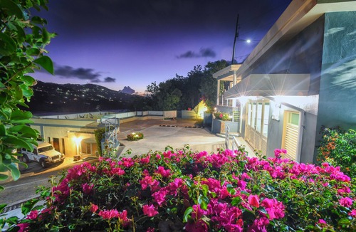 Peterborg House | Beautiful Bungalow/Magens Bay/With 20K GENERATOR.