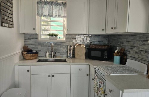 Estate Fangselet Condo | Beautiful Ocean Front Condo- The perfect relaxing getaway! Internet, TV. FLR A/C