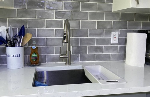 Orange Grove Apartment | Beautiful Posh Condo Newly Renovated with King Bed