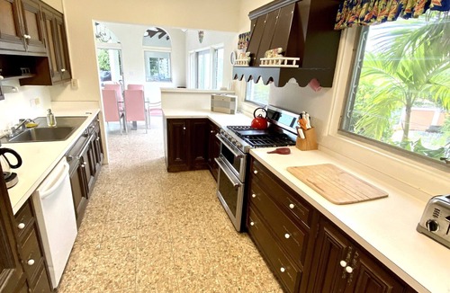 Bellevue Villa | Beautiful Views of Southside with Pool