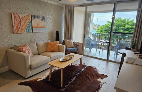 Red Hook Apartment | Beautifully Furnished Studio Minutes From the Beach with King Sized Bed