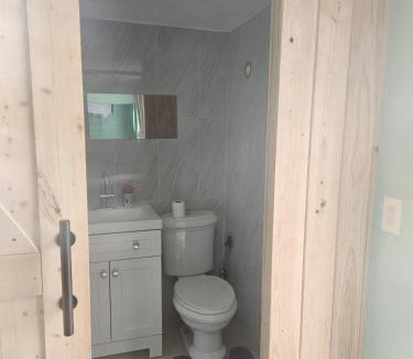 South Side Apartment | Bed & Shower Stop