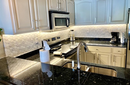 Estate Enighed Condo | Blue Chair Dream~Bliss 2BR at Grande Bay Resort