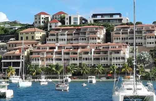Estate Enighed Condo | Blue Chair Life 1-101