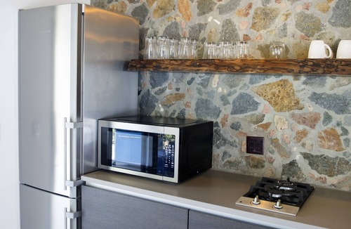 Hart Bay Villa | Blue' est View - Brand New. BLUE VIEW VILLA