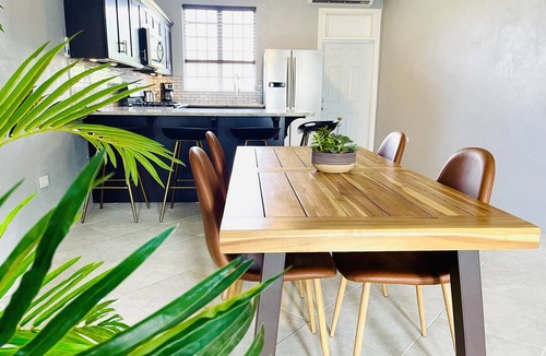 Estate Mount Pleasant West Apartment | Blue House East at the Botanical Gardens