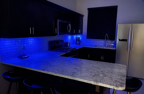 Estate Mount Pleasant West Apartment | Blue House East at the Botanical Gardens
