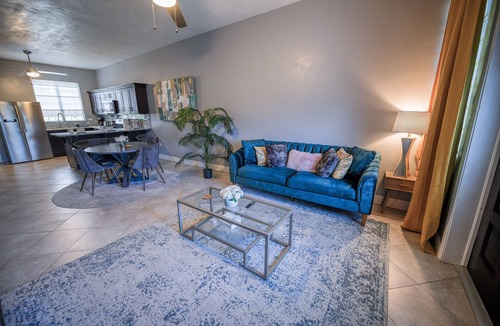 Estate Saint George Apartment | Blue House West at the Botanical Gardens