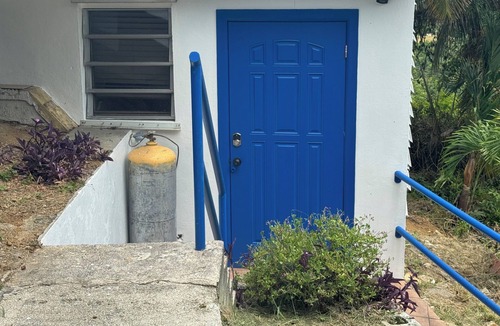 Rosendal Apartment | Blue Sky 1-bedroom apartment with AC & Wi-Fi on Skyline Drive in St. Thomas.