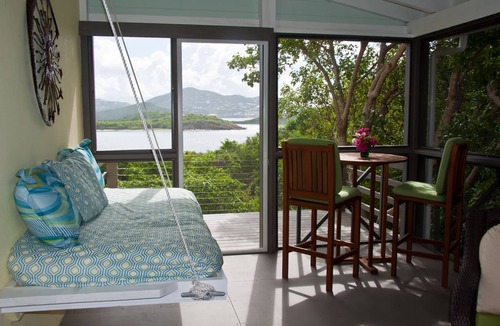 Estate Western Water Island Apartment | Blue Vista Too: Oceanfront Apartment, Central Location