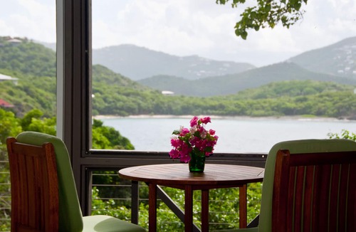 Estate Western Water Island Apartment | Blue Vista Too: Oceanfront Apartment, Central Location