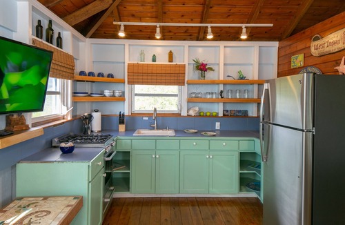 Seagrape Hill Cottage | Bon Bini Cottage - Full AC, Solar Power w/Battery Back-Up, & Hot Tub!