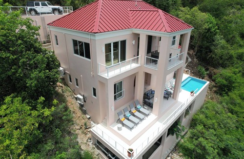 Fish Bay Villa | Brand New! Cocoa Reef. Available for bookings now! Incredible 3BDR luxury villa.