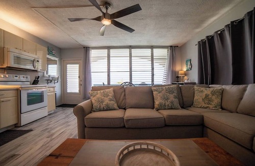 Orange Grove Apartment | Caribbean Blue Hideaway | 1BR Condo w/Ocean View