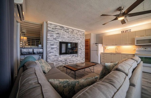 Orange Grove Apartment | Caribbean Blue Hideaway | 1BR Condo w/Ocean View