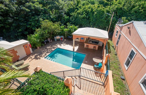 Estate Salt River House | Caribbean View, Double Queen Beds, plenty of Island Charm and breakfast