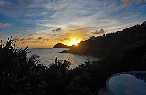 Estate Rendezvous and Ditlef Villa | Carnival Beach House Awaits: Relax in Style with Beachfront Views, A/C, and a Private Pool!