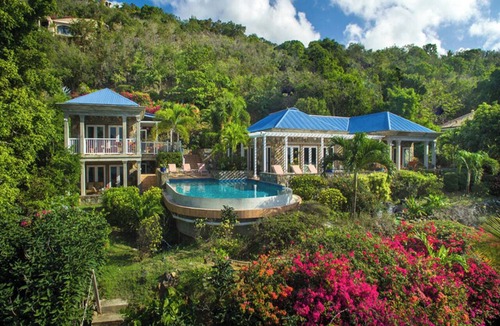 Estate Rendezvous and Ditlef Villa | Carnival Beach House Awaits: Relax in Style with Beachfront Views, A/C, and a Private Pool!