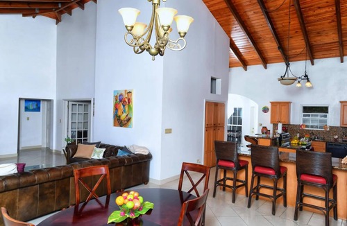 Rosendal Villa | CasaBlanca: Northside Villa w/Maid