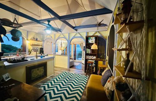 St. Thomas House | Casita Orquidea