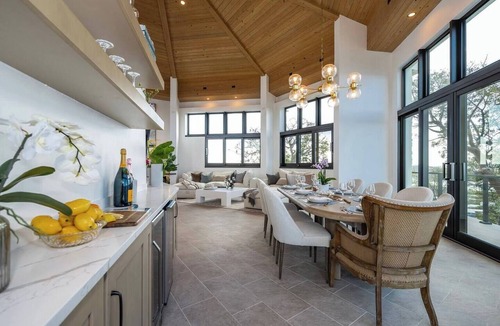 Nazareth Villa | Castle at Cabrita: STUNNING Rooftop Views - FULLY RENOVATED