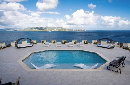Nazareth Villa | Castle at Cabrita: STUNNING Rooftop Views - FULLY RENOVATED