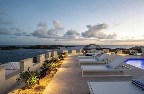 Nazareth Villa | Castle at Cabrita: STUNNING Rooftop Views - FULLY RENOVATED