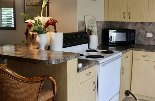 Estate Ruby Condo | Central Condo Oasis w/pool, walk to bus + shops