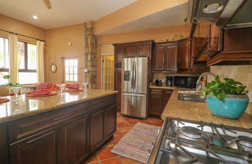 Orange Grove Villa | Charming 1 Bedroom: Bougainvillea Suite
