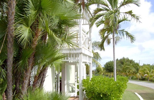 Chenay Bay Apartment | Charming 1-bedroom apartment in awesome East End with AC, WiFi
