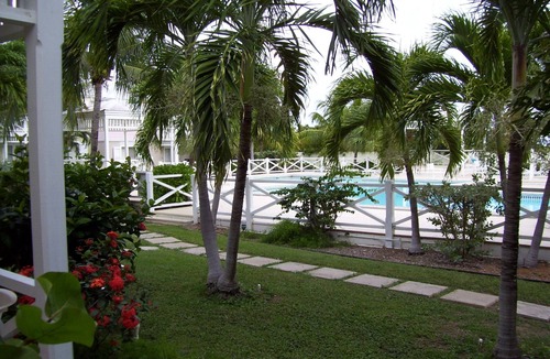 Chenay Bay Apartment | Charming 1-bedroom apartment in awesome East End with AC, WiFi