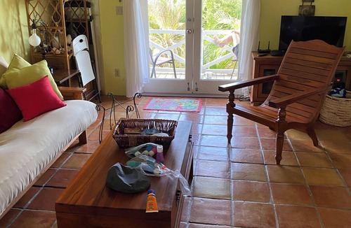 Chenay Bay Apartment | Charming 1-bedroom apartment in awesome East End with AC, WiFi