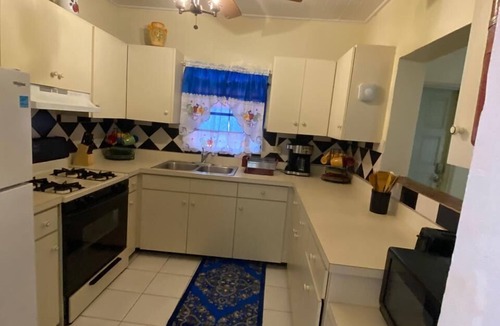 Estate Agnes Fancy House | Charming Home Close close to French Town!