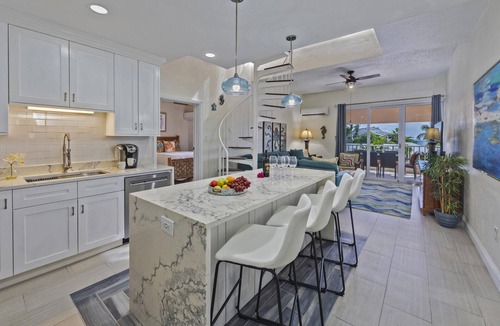 Nazareth Condo | Christmas/NYE Available! ROOFTOP PATIO! NEW Kitchen, Spacious 3 Bdrm