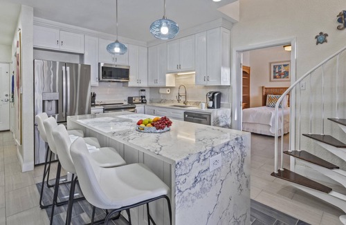 Nazareth Condo | Christmas/NYE Available! ROOFTOP PATIO! NEW Kitchen, Spacious 3 Bdrm